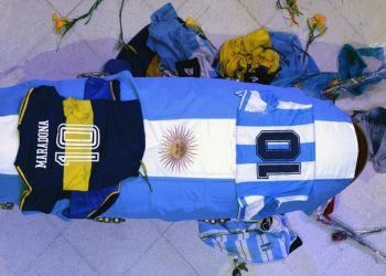 Miles de personas entregan el último adiós a Maradona en la Casa Rosada