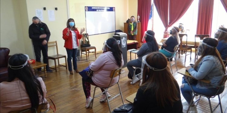 Inserción laboral en 12 comunas de la Región de Valparaíso es impulsada por CONAF