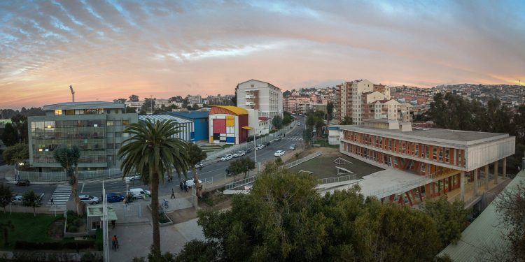UPLA es la primera universidad en Chile en ser distinguida por su promoción de la salud  ﻿