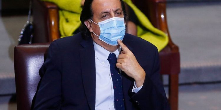 Acusación constitucional contra ex ministro Víctor Pérez se tratará este lunes en el Senado