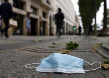 COVID-19: especialista advierte impacto sanitario y ambiental por desecho inadecuado de mascarillas y guantes en las calles