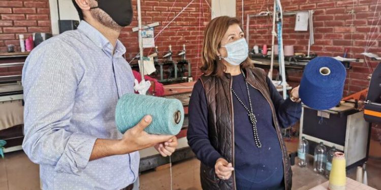 Microempresarios de Valparaíso son capacitados por universitarios y académicos para reducir la brecha digital