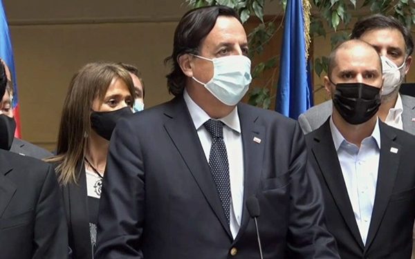 Ministro del Interior, Víctor Pérez, renuncia a su cargo: «No quiero que mi persona sea obstáculo»