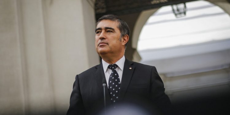 Mario Desbordes renunció a su cargo como ministro de Defensa