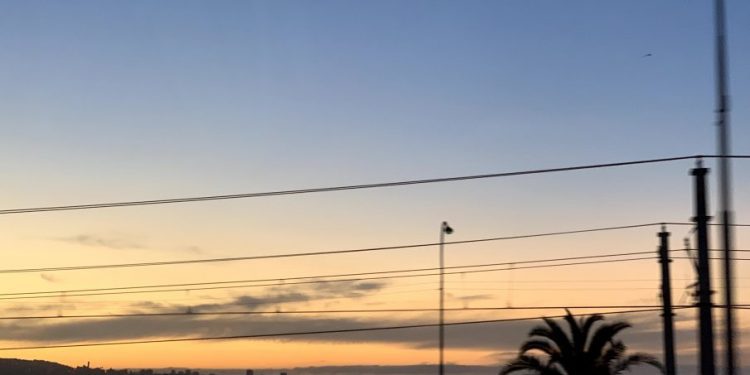 Hoteleros de Valparaíso y ministro de Economía sostienen reunión tras gestión de senadora Allende