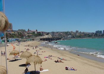 Quienes infrinjan medidas sanitarias en playas y piscinas arriesgan multas de hasta $51 millones