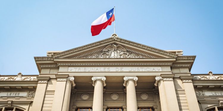 Recurso de protección en contra del Contralor Regional de Valparaíso por irregularidades en concurso público es desestimado por la Corte Suprema