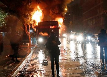 Piden al Gobierno dar urgencia a proyecto que sanciona el vandalismo en el transporte público