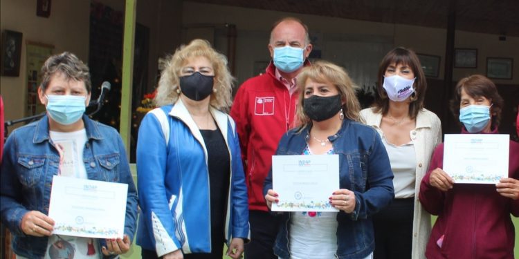 Bono de emergencia para floricultoras comenzó a ser entregado en Hijuelas