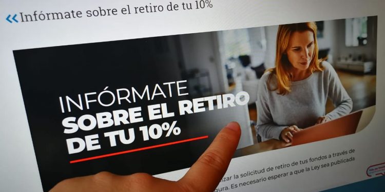 Alertan de dificultades al hacer el retiro del 10% con carnet vencido