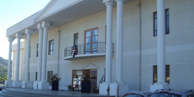 Indagan participación de concejal limachino en empresa que se adjudicó proyecto del municipio