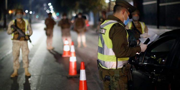 Hoy comienza a regir en todo Chile el nuevo horario del toque de queda
