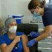 Pfizer: técnico en enfermería fue la primera persona vacunada contra el COVID-19 en Chile
