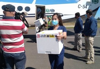 Vacunas contra el COVID-19 fueron trasladadas a las regiones del Biobío, Araucanía y Magallanes