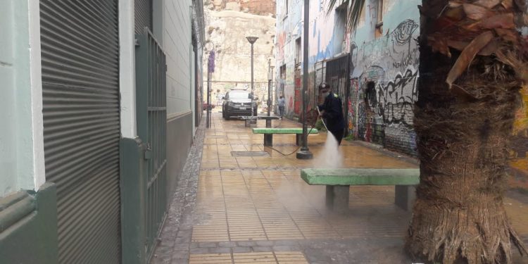 Intensifican operativos de sanitización e hidrolavado en distintos puntos de Valparaíso