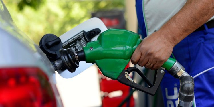 Diputado Díaz llama a terminar con mecanismo de estabilización de precios de combustibles vigente