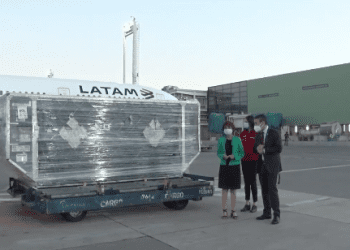 Tercer cargamento de vacunas Pfizer y BioNTech llegó a Chile esta mañana