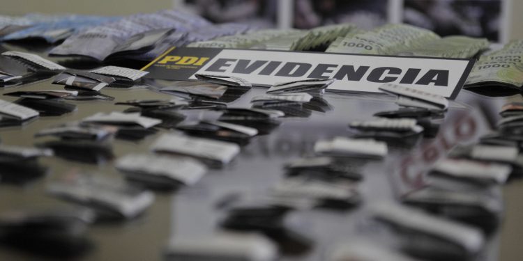 Detienen a tres sujetos que evadieron control policial e intentaron huir en vehículo en Quillota