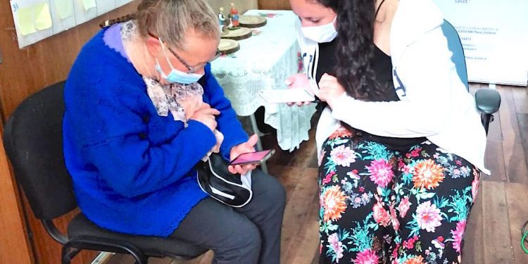 ¿Cómo lograr que adultos mayores mantengan su autonomía en cuarentena?