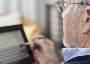 El lunes comienza inédita escuela virtual para personas mayores desarrollada por la UV