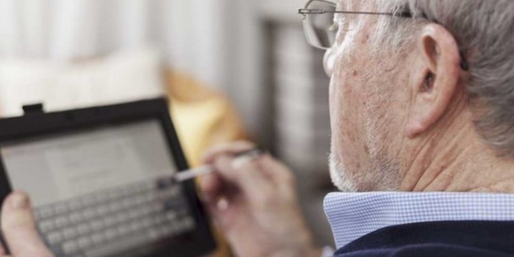 El lunes comienza inédita escuela virtual para personas mayores desarrollada por la UV