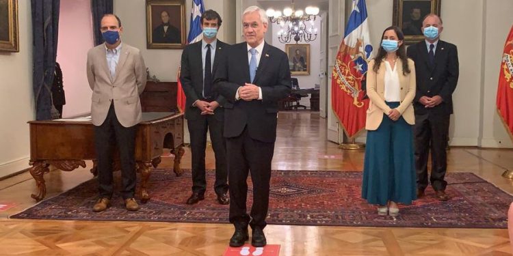 Nuevo cambio de gabinete en La Moneda: Walker y Monckeberg renunciaron para ser candidatos a constituyentes