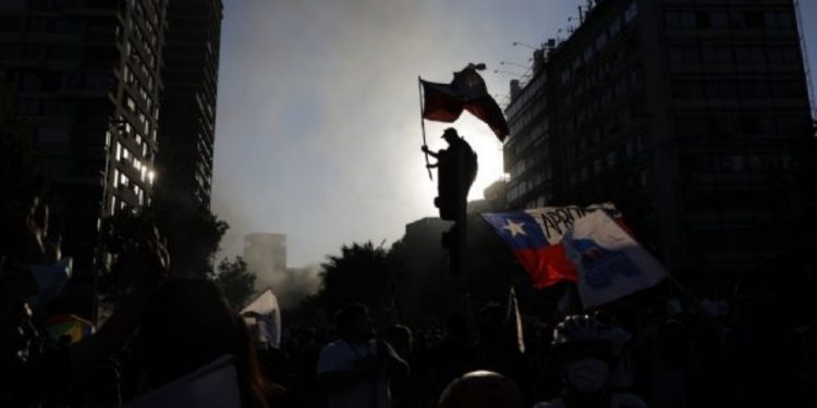 Fiscal nacional, INDH y Defensoría exponen por proyecto de indulto en el contexto del 18-O