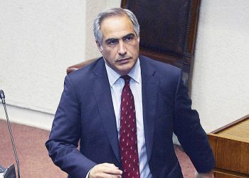 Crisis en RN: Francisco Chahuán congela su militancia y baja su precandidatura presidencial