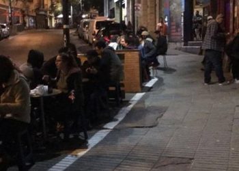Es aprobada modificación en Ordenanza de Mesas y Sillas para facilitar permisos al rubro gastronómico porteño