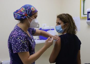 Región de Valparaíso: 855 nuevas dosis de vacunas Pfizer y BioNTech llegaron a la zona