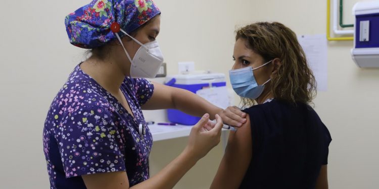 Región de Valparaíso: 855 nuevas dosis de vacunas Pfizer y BioNTech llegaron a la zona