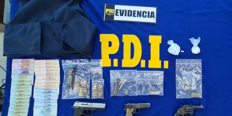 Valparaíso: en Playa Ancha detienen a tres sujetos armados