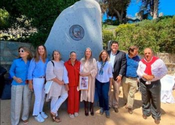 Interponen denuncia contra alcalde de Zapallar por actividad pública donde aparece sin mascarilla y sin distanciamiento físico