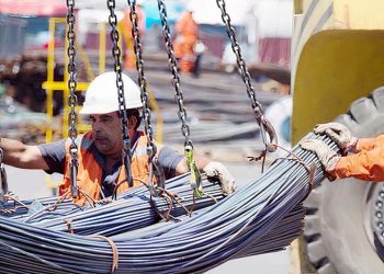 Familia de operador fallecido durante faena en Puerto de San Antonio presenta querella criminal