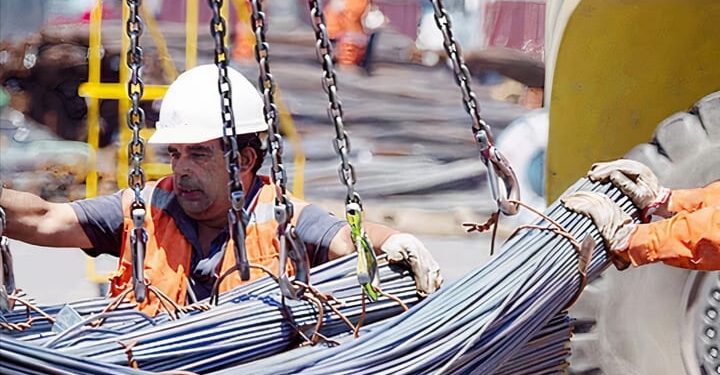 Familia de operador fallecido durante faena en Puerto de San Antonio presenta querella criminal