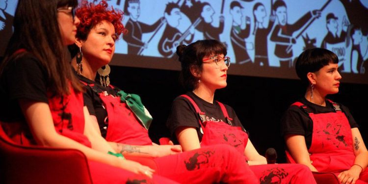 Valparaíso: Juzgado de Garantía sobreseyó a Lastesis por demanda de Carabineros