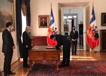 Briones deja el Ministerio de Hacienda para ser candidato presidencial y asume Rodrigo Cerda