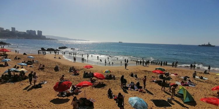 COVID-19: alto nivel de transmisibilidad y alza de casos preocupan a los especialistas en estas vacaciones