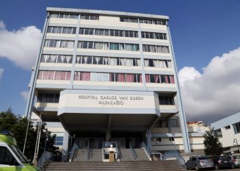 COVID-19: Hospital Van Buren de Valparaíso se queda sin camas críticas