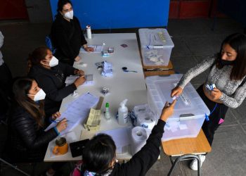 Avanza en el Congreso iniciativa para que embarazadas y quienes tengan a su cuidado menores de 2 años puedan excusarse de ser vocales de mesa