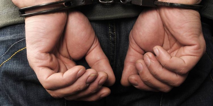 En Rapa Nui detienen a hombre acusado de secuestro y violación: víctima alertó con mensaje de texto