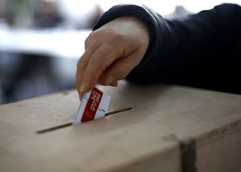 Dudas por voto anticipado: Servel advierte que no puede «garantizar un resultado confiable» con un mes de preparación
