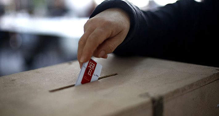 Dudas por voto anticipado: Servel advierte que no puede «garantizar un resultado confiable» con un mes de preparación