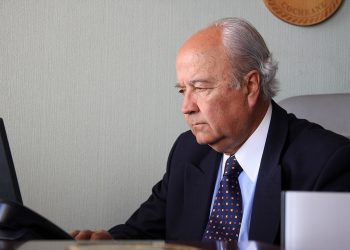 Desde el PC emplazan a Chile Vamos a bajar la candidatura del almirante en retiro Jorge Arancibia