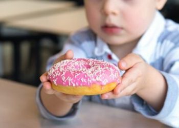 Nutricionistas de la UPLA advierten sobre los riesgos del consumo de azúcares en menores de dos años