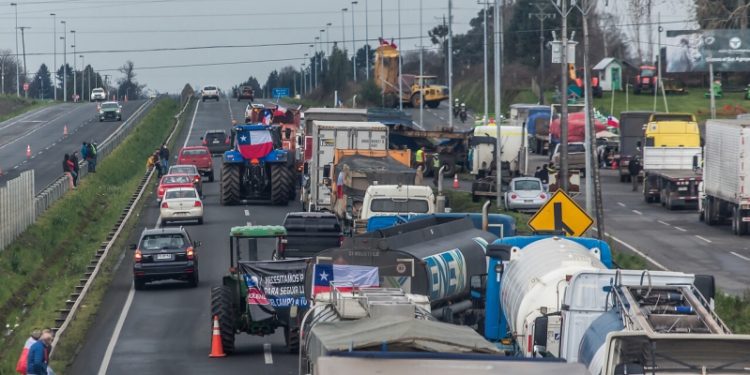 Camioneros amenazan con tomarse carreteras en plena pandemia si el Gobierno no actúa ante ataques