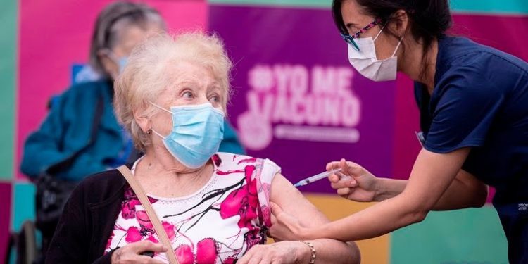 Este jueves más de 151 mil personas fueron vacunadas contra el COVID-19