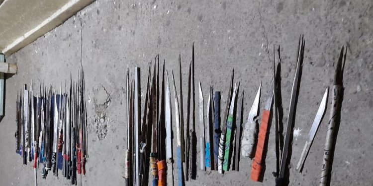 Allanamiento en cárcel de Valparaíso deja más de 70 armas blancas incautadas