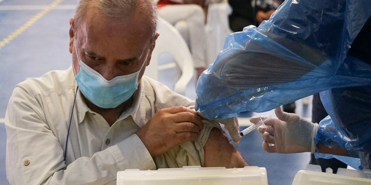 Más de medio millón de personas ya se han vacunado contra el COVID-19 en Chile