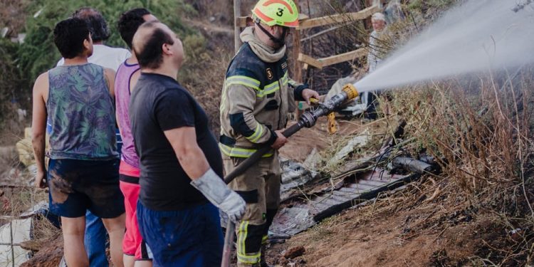 Bomberos de Valparaíso recibe aporte de $100 millones de parte de la Municipalidad porteña